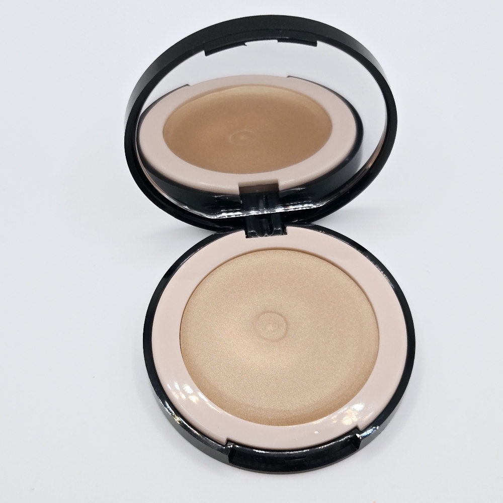 New Doll 10  H2Glo Highlighter Color: Doll Glow